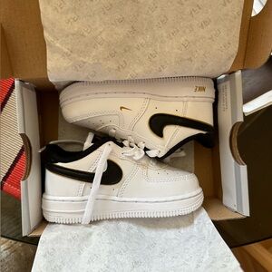 NWT Never worn Nike Air Force 1 Low size 8 toddler kids